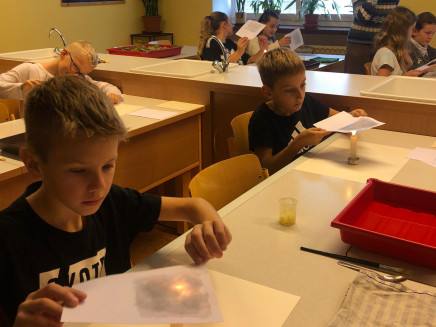 f7267088-41d6-46f6-9354-a7e39d5e4952